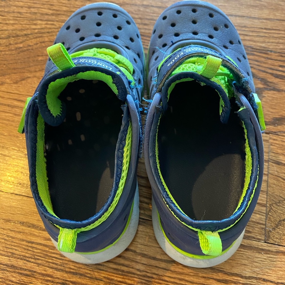 London fog boys water shoes